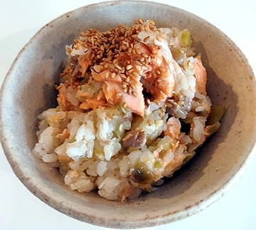 鮭とザーサイの炊き込みごはんの写真