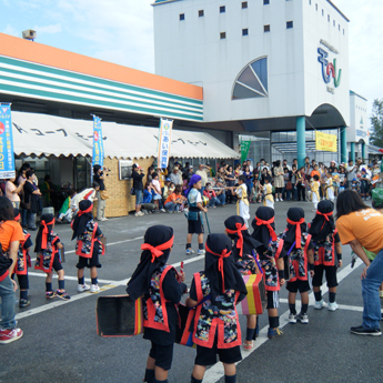 2期作米収穫祭のオープニングの様子