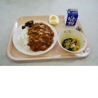 「あがしし君カレー」学校給食の献立に！