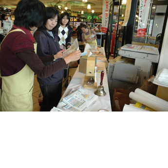 スーパー店舗で栄養士による普及啓発を実施