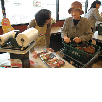 スーパー店舗で栄養士による普及啓発を実施